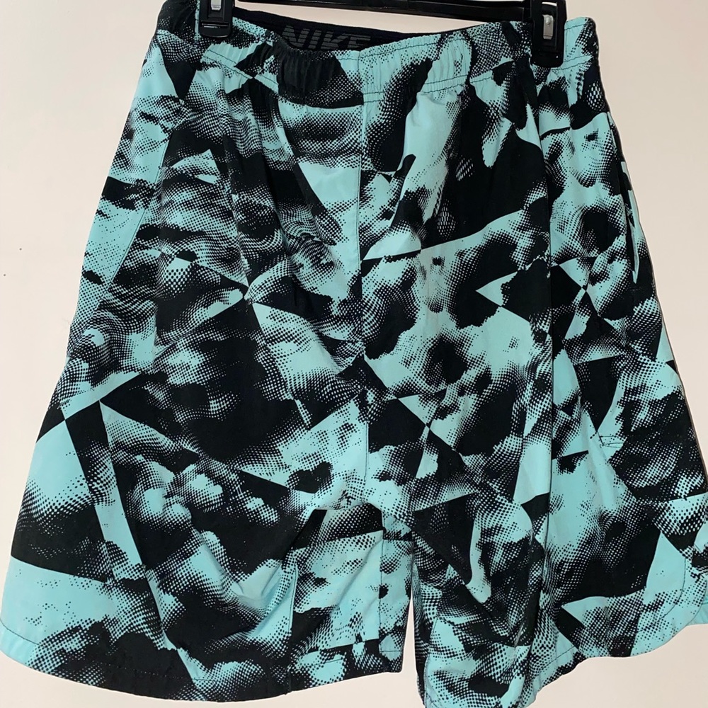 Light Aqua Blue with Black accents NIKE Men’s Lightweight Active Shorts [L]